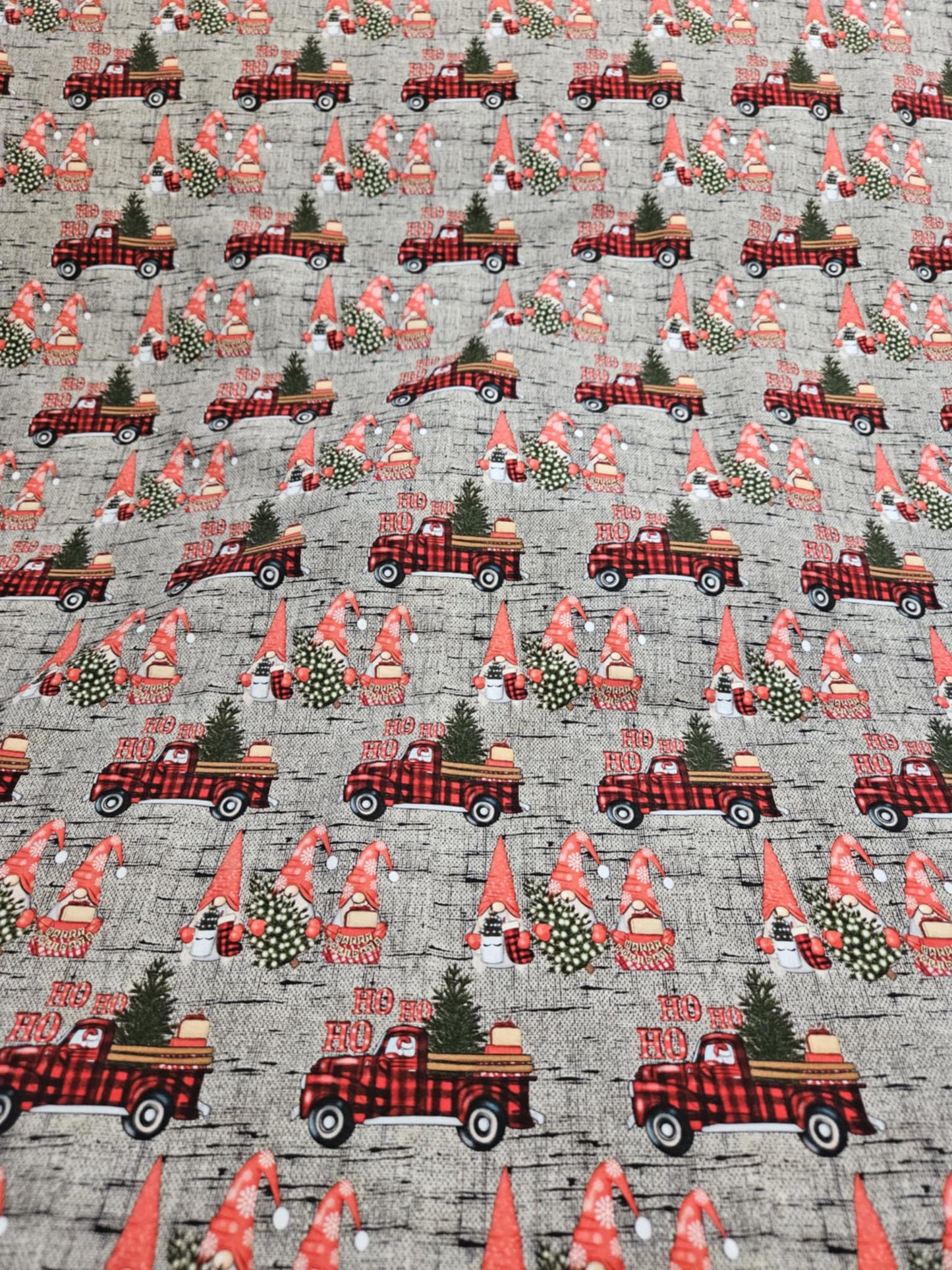 Camion rouge et gnomes de noël CL