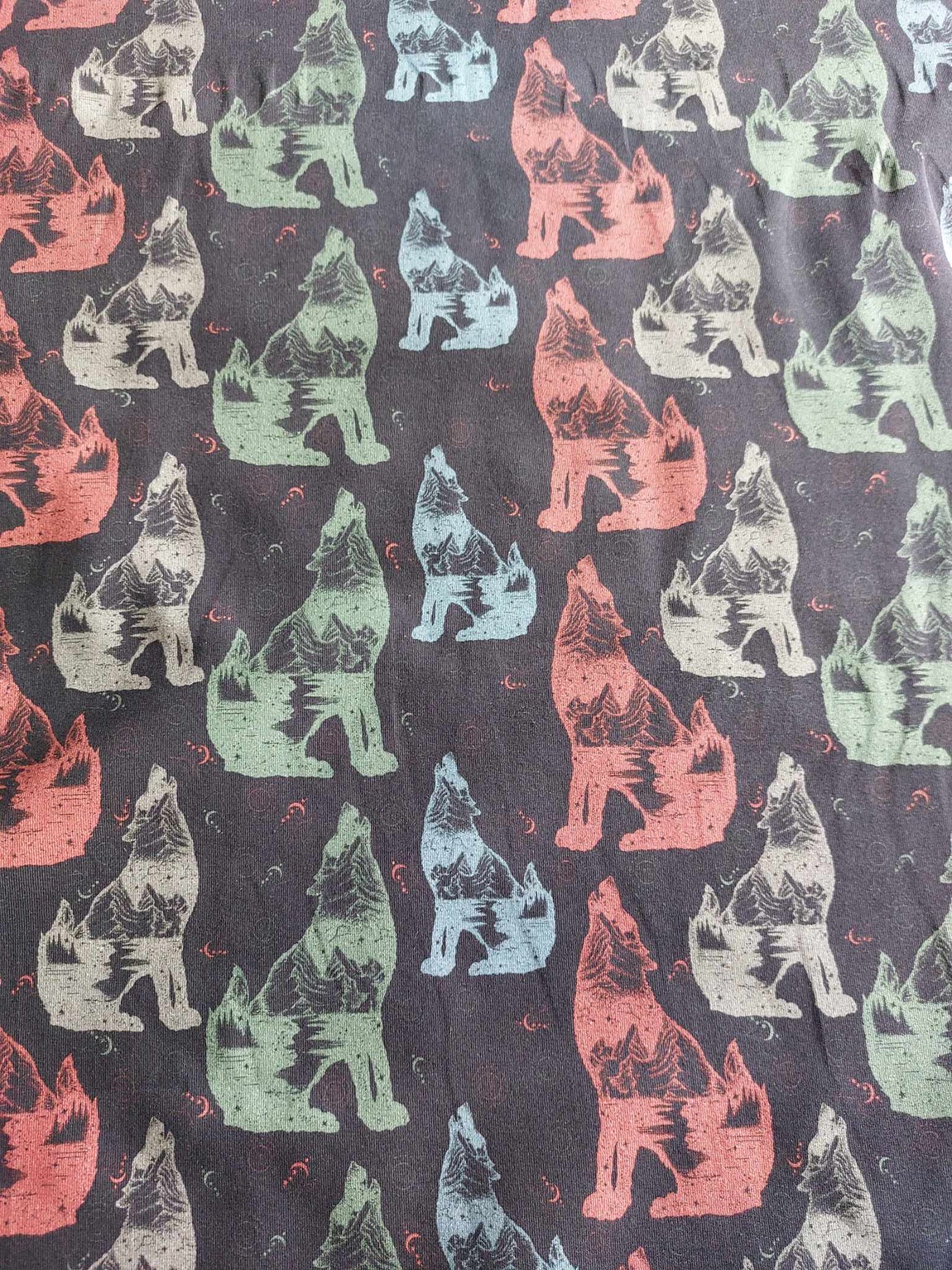 Howling wolves CL
